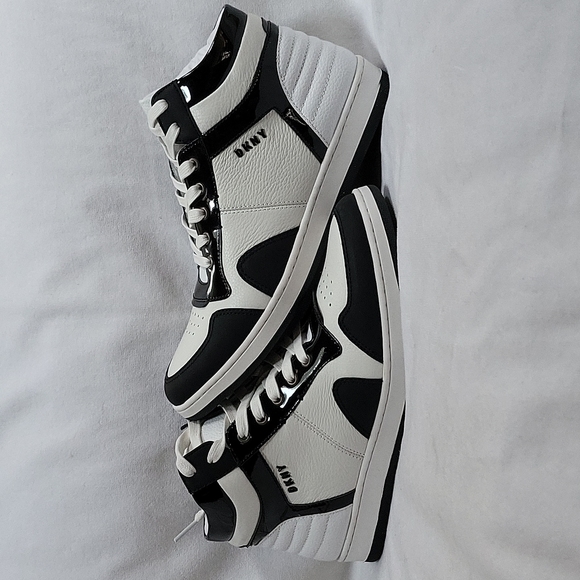 DKNY - Picture 9 of 10